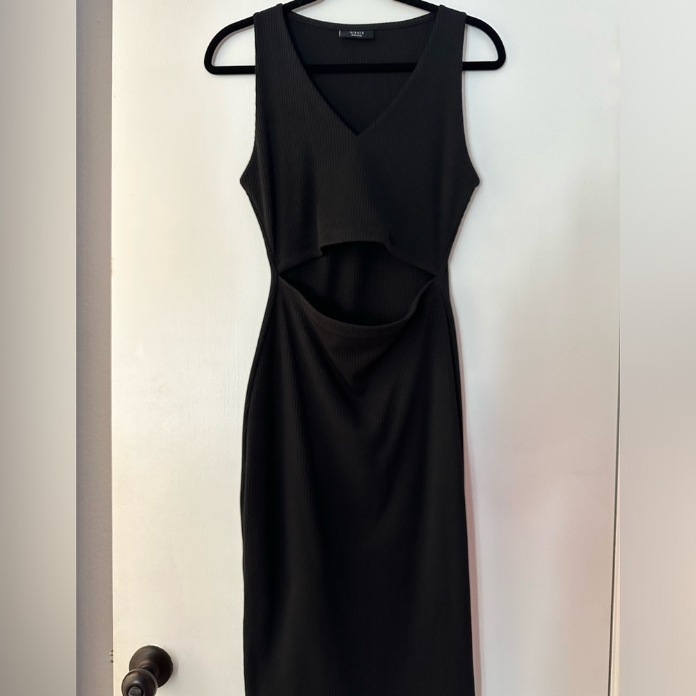 V-neck stomach cut out sleeveless midi dress